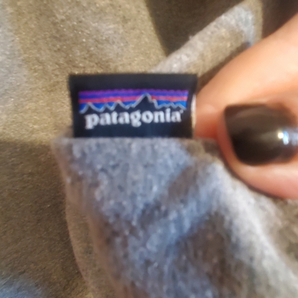Patagonia Heather Gray Long Sleeve with Mountain Graphic. Sz Small. Regular Fit - Picture 3 of 8